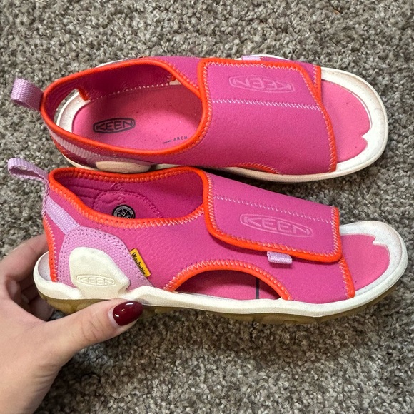 KEEN Child Big Kid Size 3 Knotch River Open Toe Sandal Pink - Picture 1 of 5